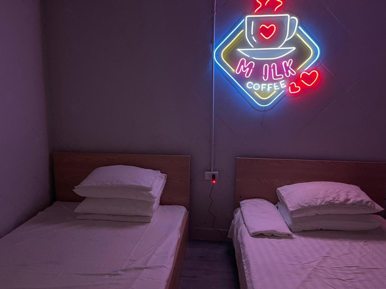 Ubuntu Hostel And Tour - 139 Hang Bac ハノイ市 エクステリア 写真