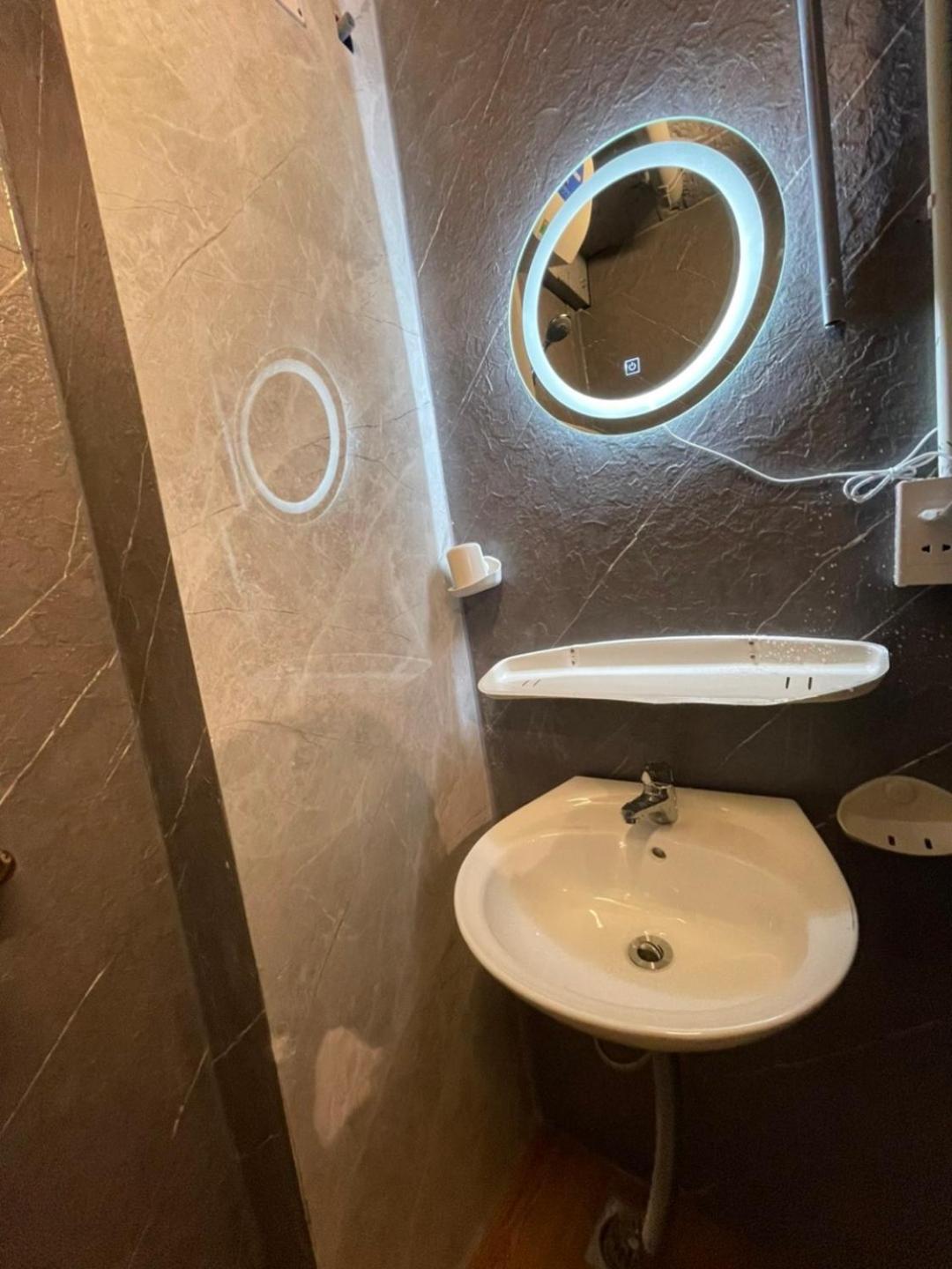 Ubuntu Hostel And Tour - 139 Hang Bac ハノイ市 エクステリア 写真