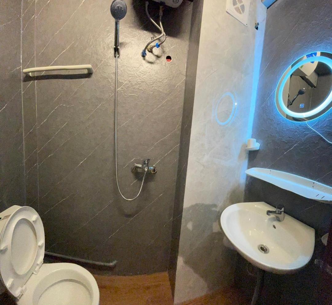 Ubuntu Hostel And Tour - 139 Hang Bac ハノイ市 エクステリア 写真